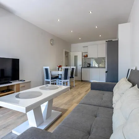 Lovely In With Wifi Apartment Ploce (Dubrovnik-Neretva)
