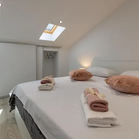 Apartment Lovely In With Wifi Ploce (Dubrovnik-Neretva)