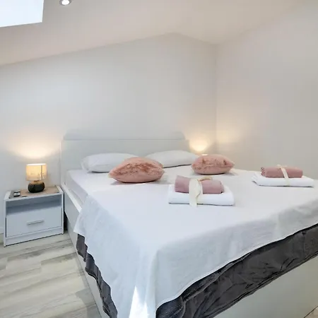 דירה 2 Bedroom Stunning In *