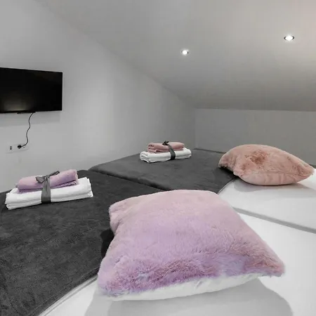 דירה 2 Bedroom Stunning In